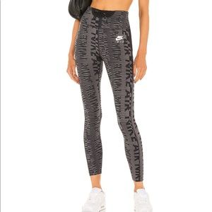NIKE Air Epic Fast Legging